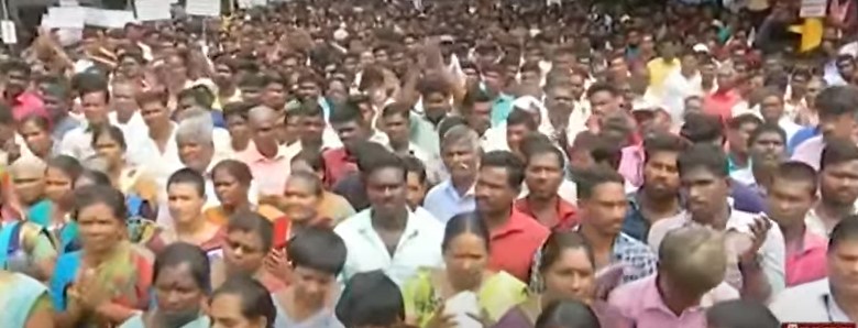 Ban on narrow nets Fishermen protest in Chennai