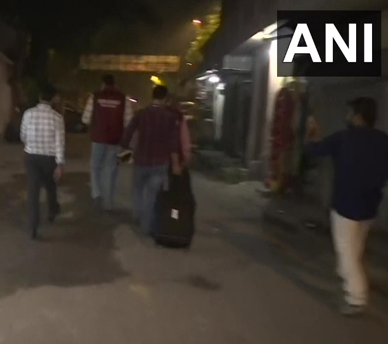 delhi police raids homes of the wire editors