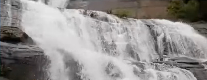 visitors can bath kutralam falls