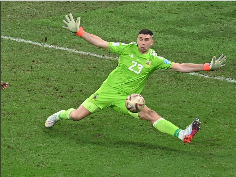 argentina hero emiliano martinez dance penalty saves