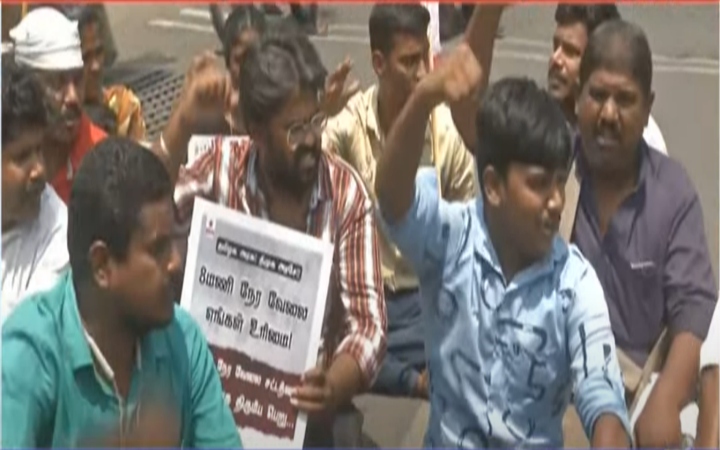 Road blockade protest in madurai