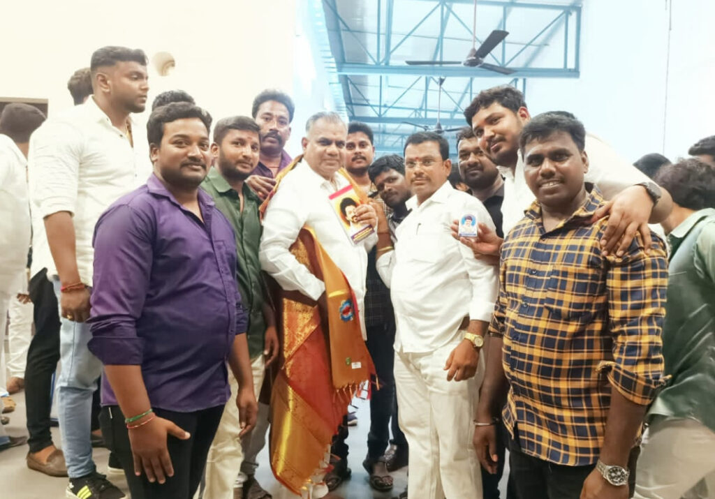 actor vijay meets his fans