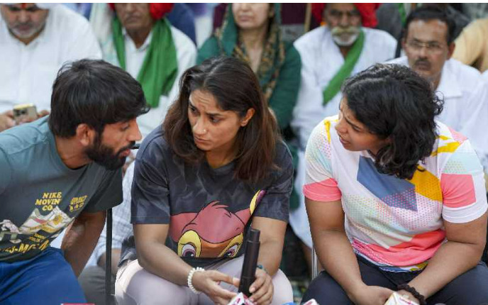 kejriwal wrestlers protest at jantar mantar