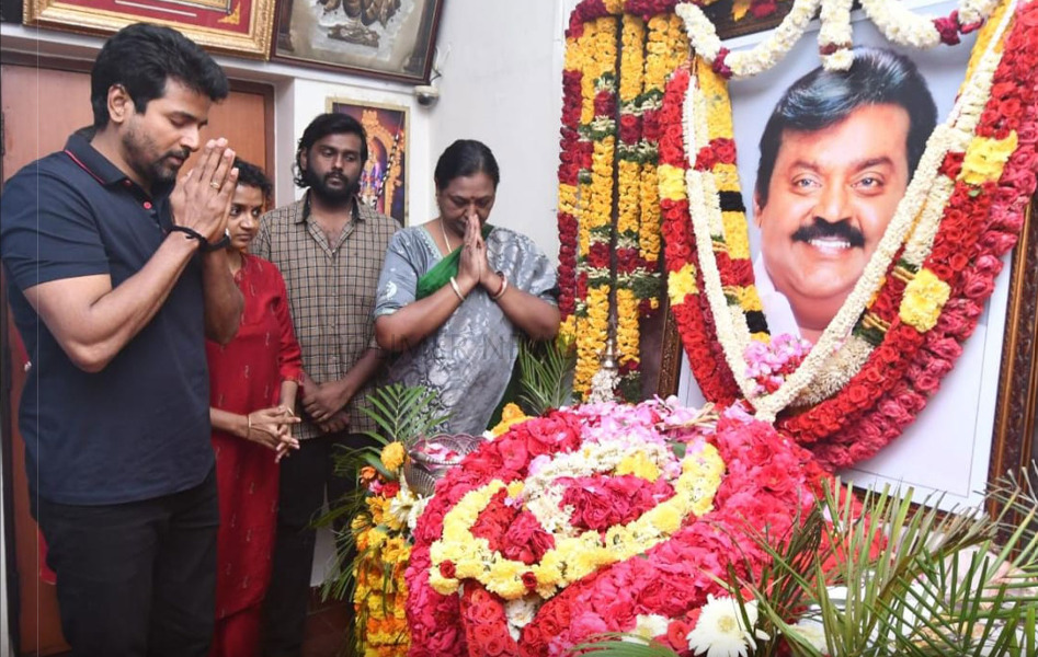 sivakarthikeyan respects vijayakanth