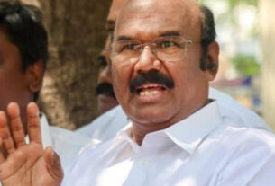 OPS is on the verge of despair Jayakumar