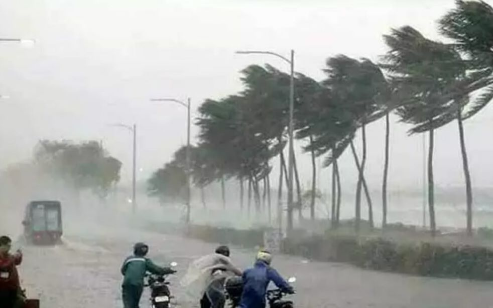 Heavy rain 15 districts meteorological department warning