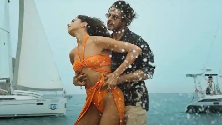 Deepika Padukone in Bikini MP Minister condemned