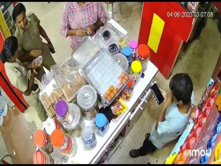 4 women police suspended
