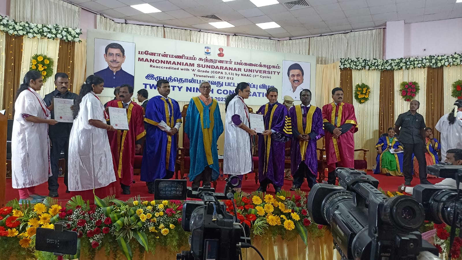 graduation ceremony held without Ponmudi