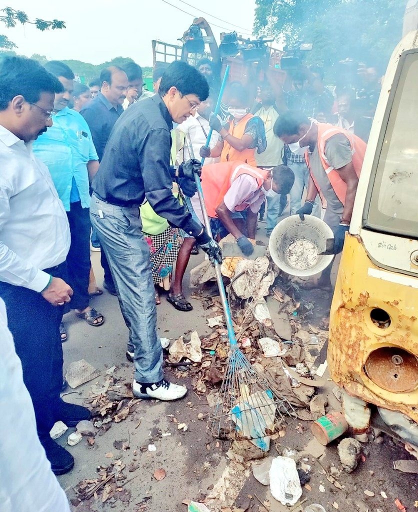 Commissioner Radhakrishnan cleared the garbage