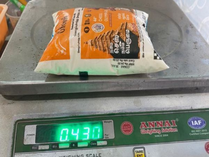 insect found dead in aavin milk.