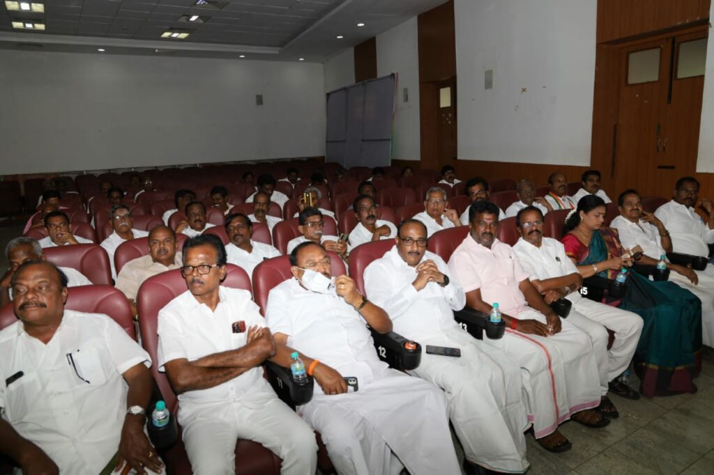 How many seats for Congress? Ministers gave a clue to Stalin