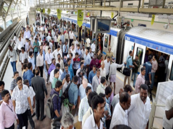 So many lakh people travel in one day Metro rail
