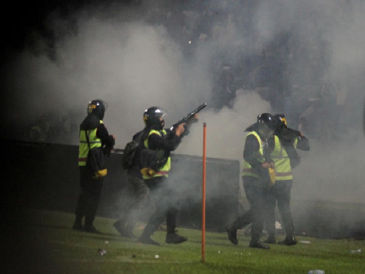 police chief and 9 high official suspended over football riot