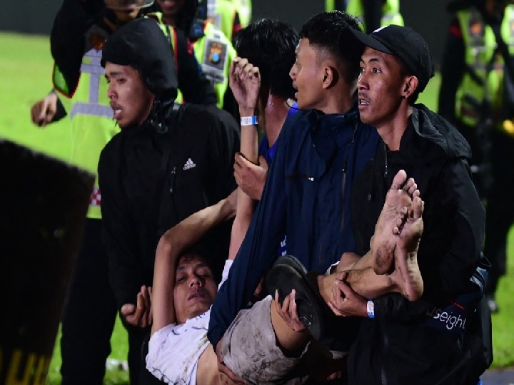 police chief and 9 high official suspended over football riot