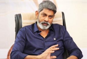 Why Jagapathi Babu Detaches From Fans