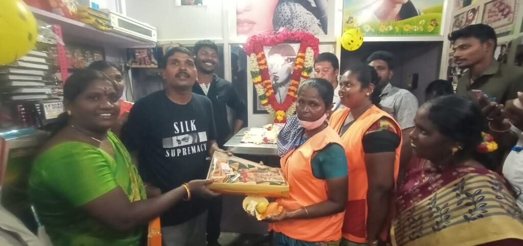 Silk Smithas 63rd Birthday A Fan Who Celebrated It Differently