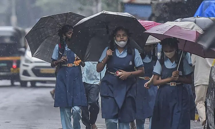 school colleges leave in dindugal and karur