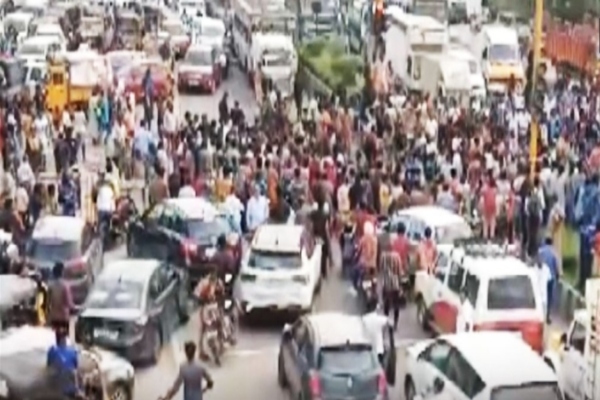 people road strike in omr