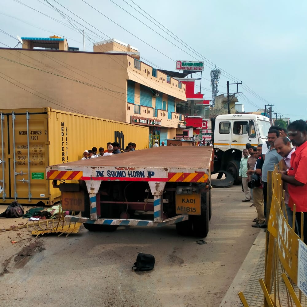 truck accident in Ambur
