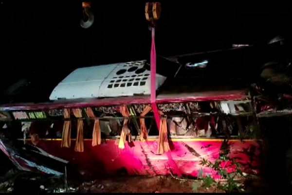 9 killed in kerala bus accident including 5 school students