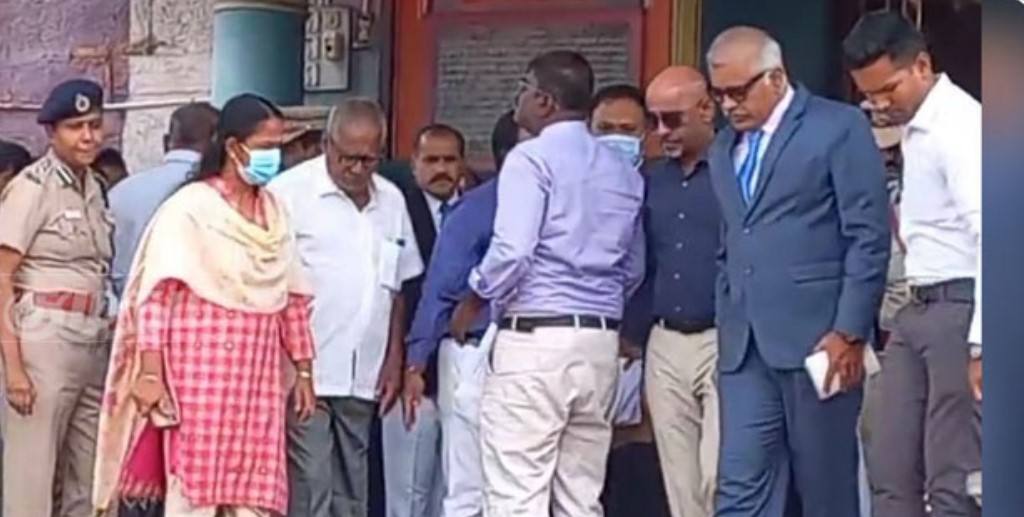 Gokulraj murder Judges inspect Ardhanareeswarar temple