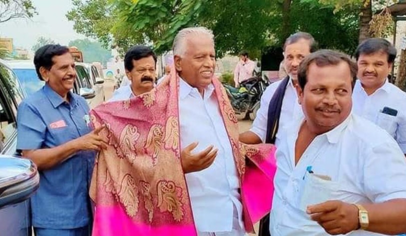 what happend to KP Munusamy admk