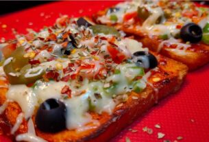 Bread Tawa pizza recipe in Tamil