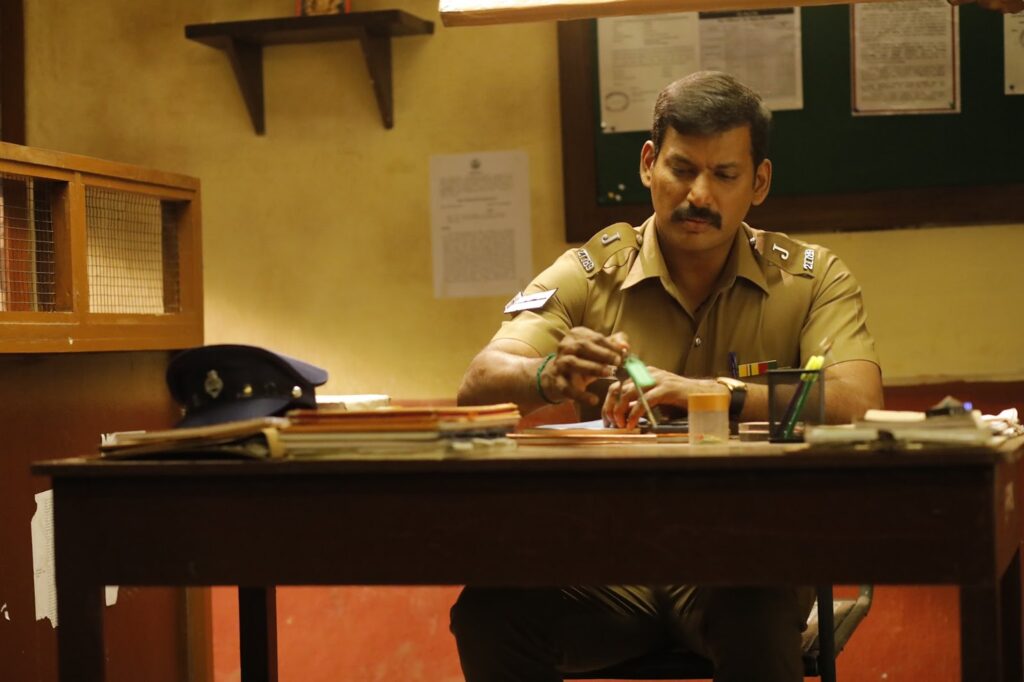 vishal lathi movie review