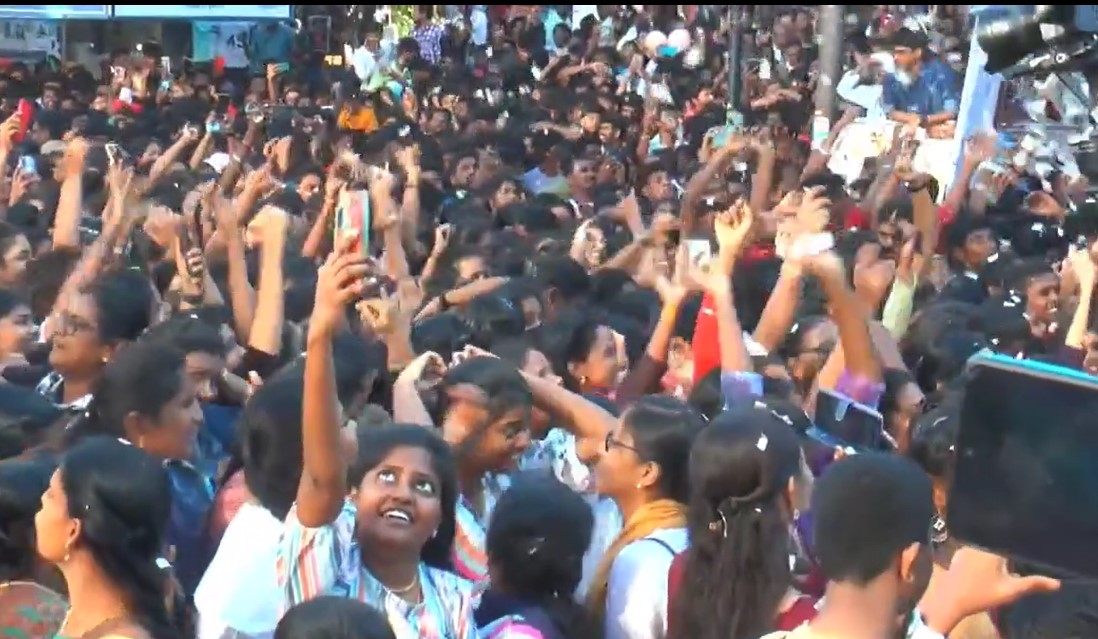 Madurai Happy Street crowd