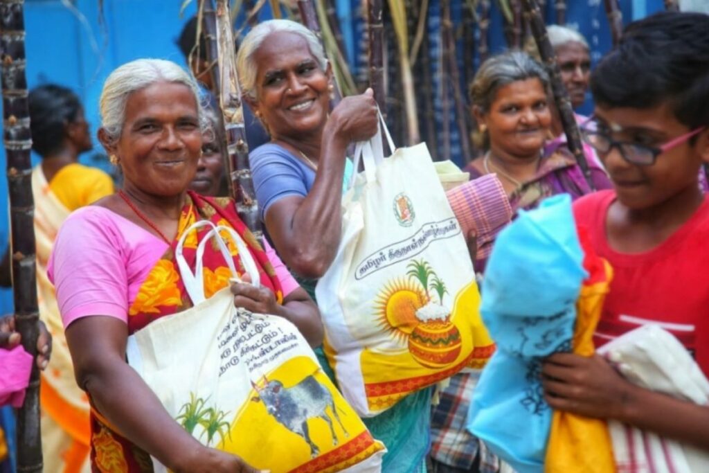 ops urge dmk government to distribute 3000 rupees for pongal gift