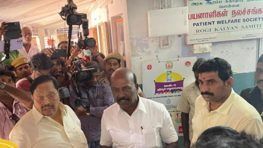 duraimurugan in controversary after clinic raid