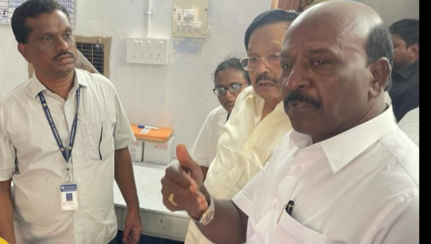 duraimurugan in controversary after clinic raid