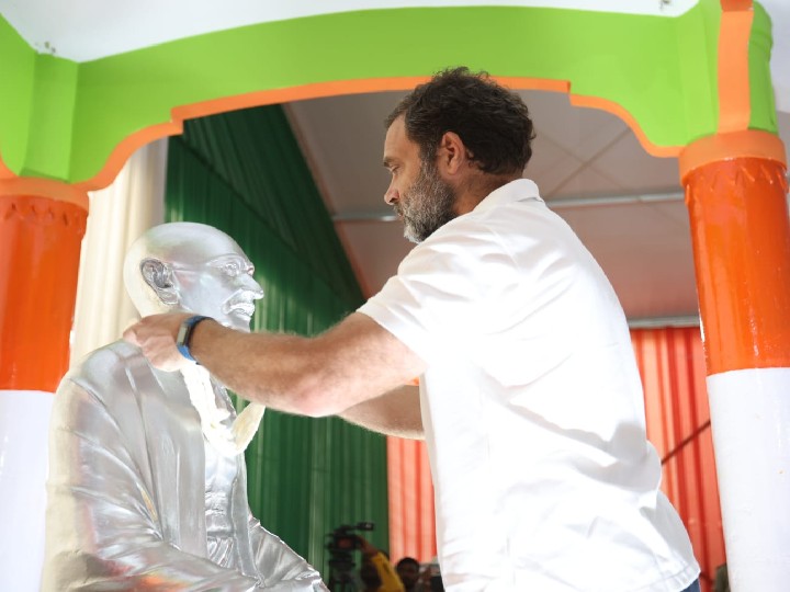 Rahul Gandhi paid homage to mahata gandhi in karnataka