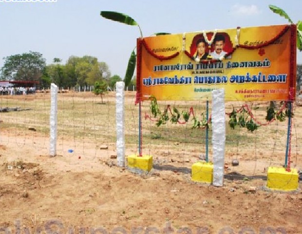 Rajinikanth erected a statue of his parents at Krishnagiri