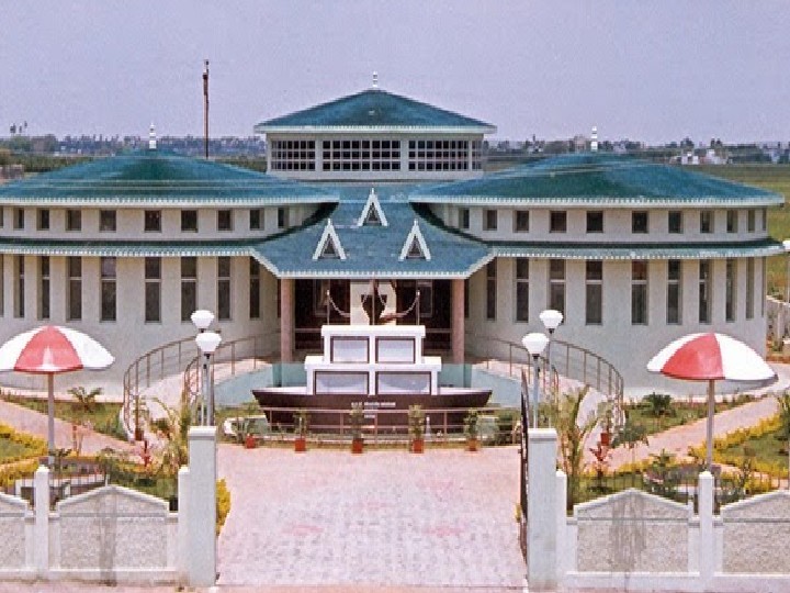 The ugly politics of the governor