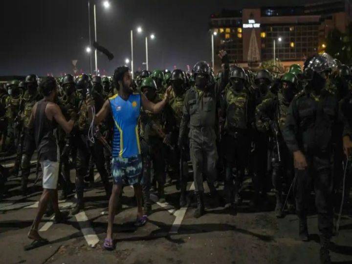 Security forces enter protest camp outside Srilankan president office Ranil wickremesinghe