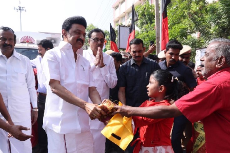 mk stalin tensioned over seeman crowd pulling campaign