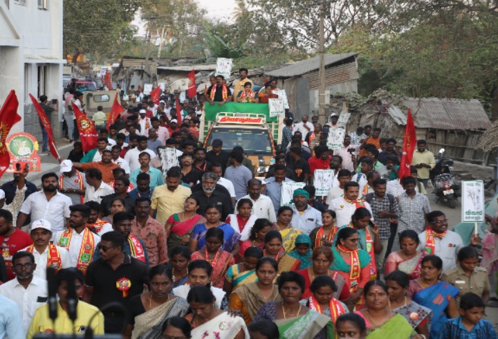 mk stalin tensioned over seeman crowd pulling campaign