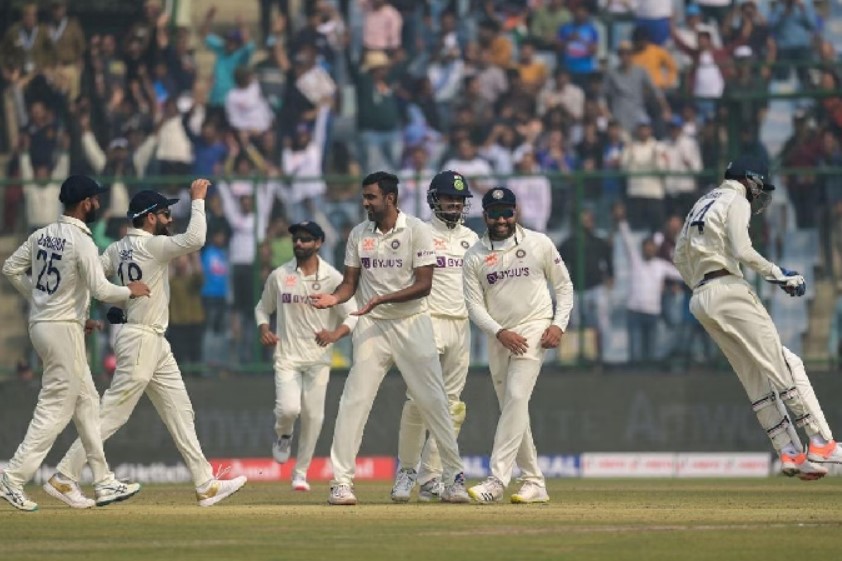 australia lead 242 runs