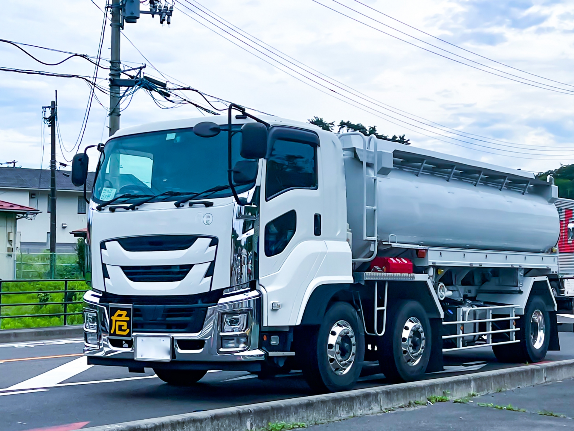 タンクローリードライバーの年収・給与の実態