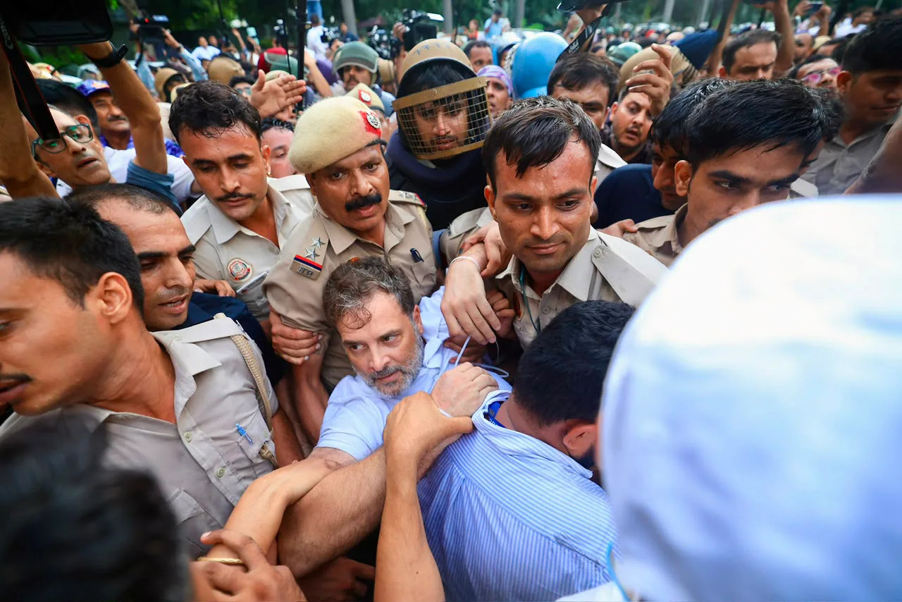 Rahul and Priyanka Gandhi Detained During Protest at PM Modi's Residence