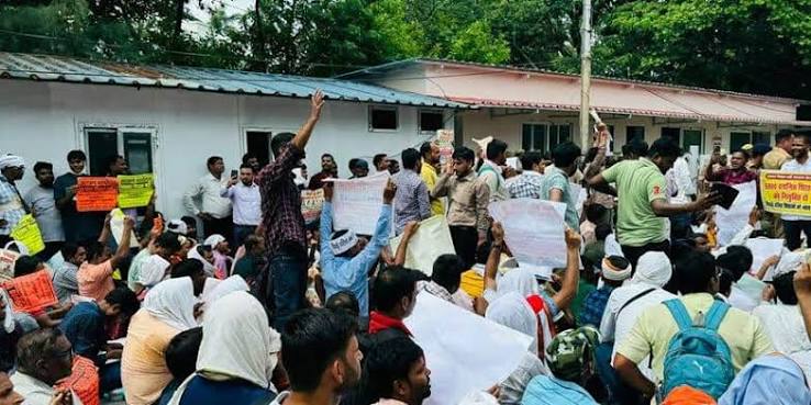 Limited Teacher Post Advertisements Trigger Outcry Among Uttar Pradesh Aspirants Advocating for Comprehensive Hiring