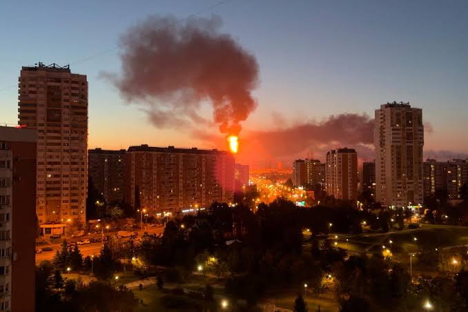 Moscow Claims 'Largest Ever' Strike as Ukraine Fires 1,000 Drones at Russian Energy Sites