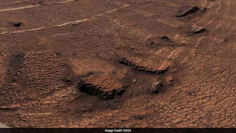 NASA's Curiosity Discovers Honeycomb Fractures on Mars
