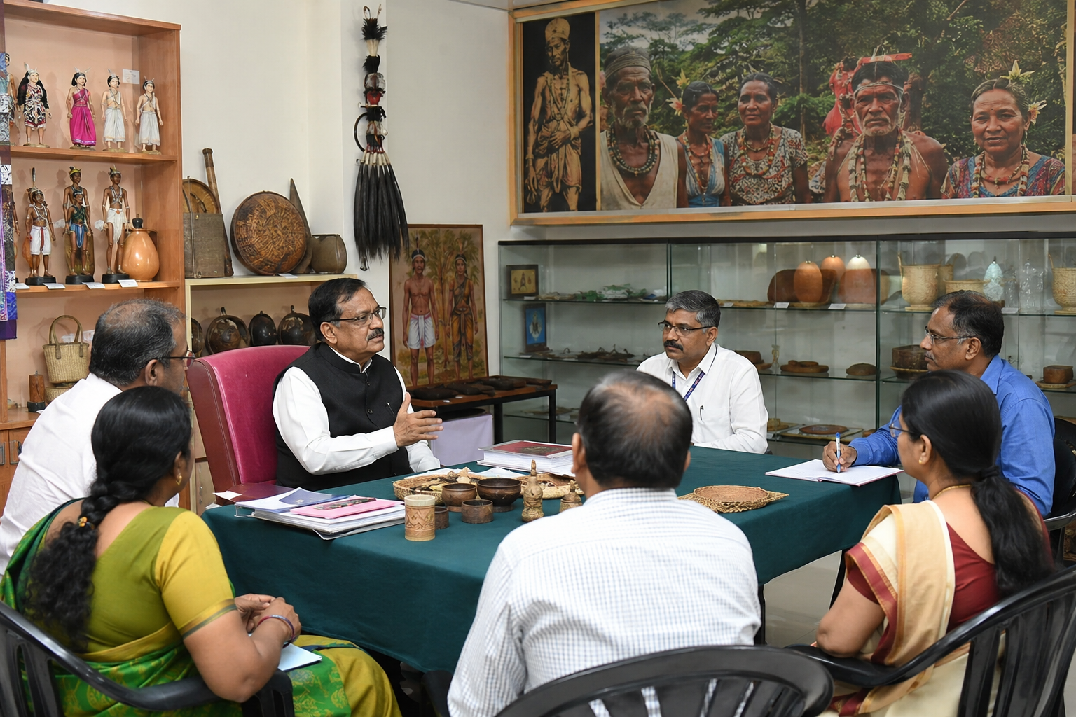 NITI Aayog member Balasubramaniam visits Karnataka Tribal Research Institute