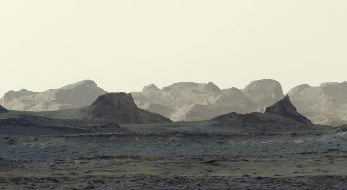 NASA’s Curiosity Rover Photographs Striking Mars Dawn
