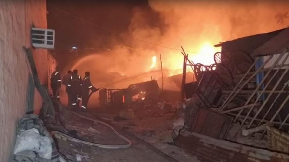 Fire Erupts at Noida Electronic Chip Unit; kills 2 firefighters, injures 3