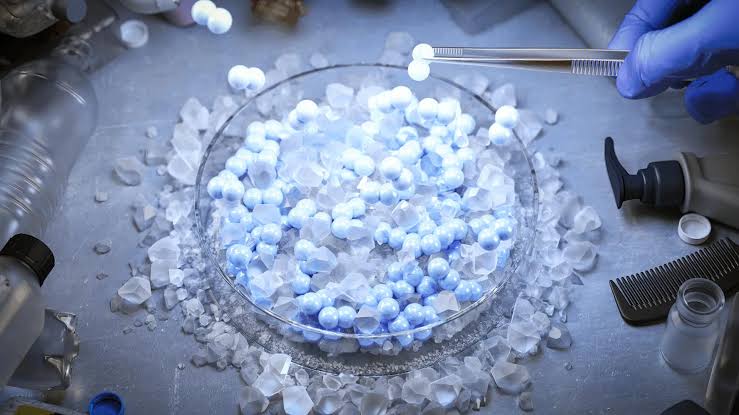 New Process Turns Plastic Trash Into Clean Hydrogen Without Carbon Emissions