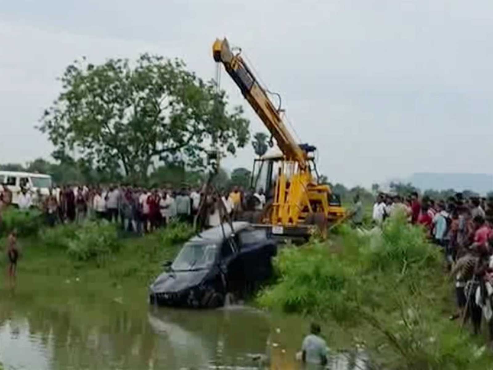 Wedding Vehicle Plunges Into Pond, Five Dead in Odisha